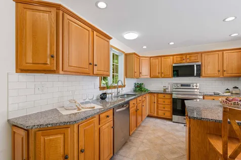 43 Hoyt Drive Monmouth ME 04259