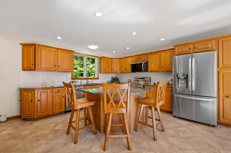 43 Hoyt Drive Monmouth ME 04259