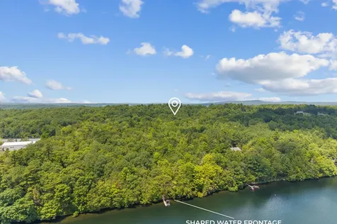43 Hoyt Drive Monmouth ME 04259