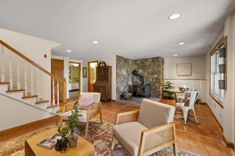 43 Hoyt Drive Monmouth ME 04259