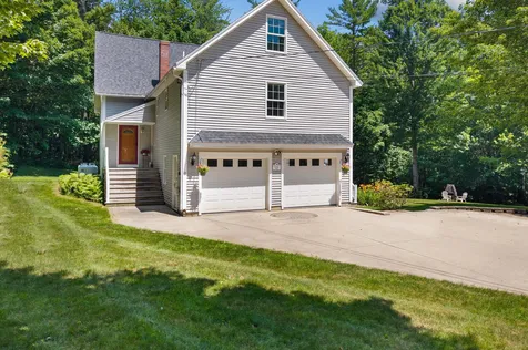 43 Hoyt Drive Monmouth ME 04259