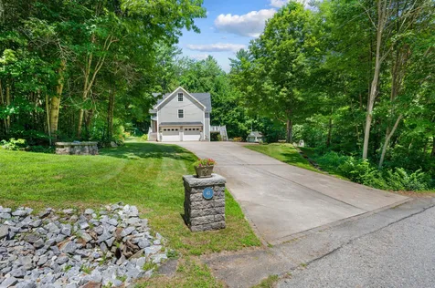 43 Hoyt Drive Monmouth ME 04259