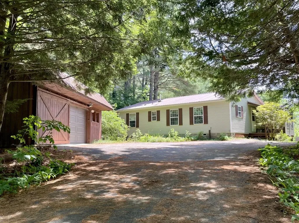 27 Meadow Lark Lane Lincolnville ME 04849