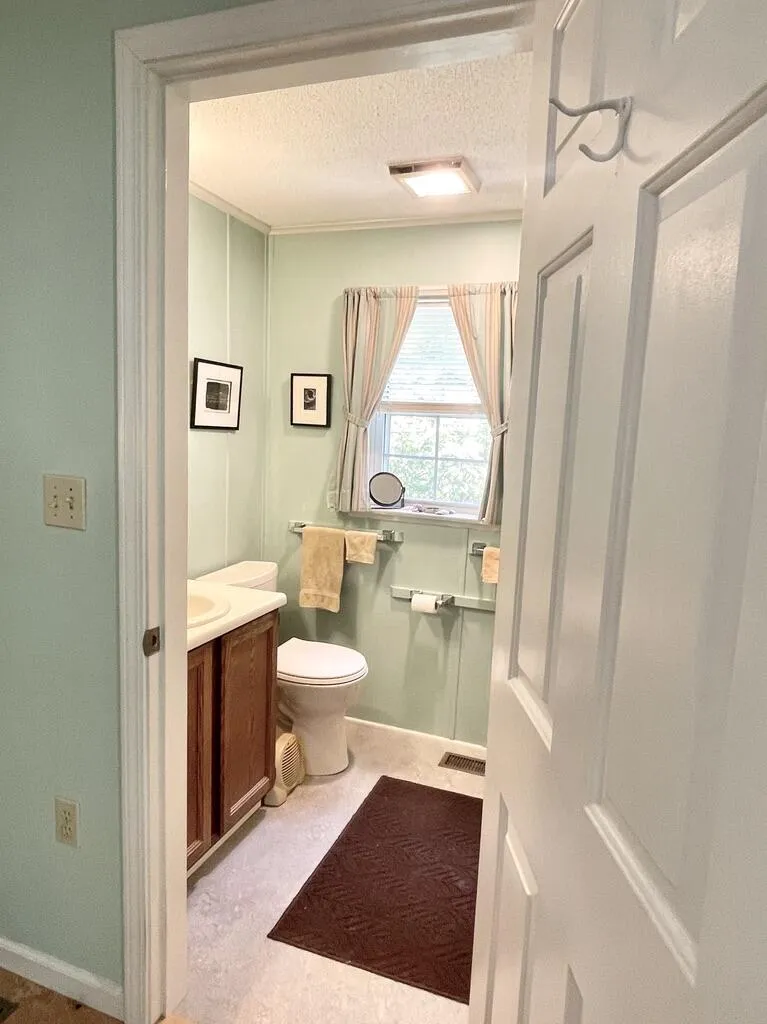 27 Meadow Lark Lane Lincolnville ME 04849