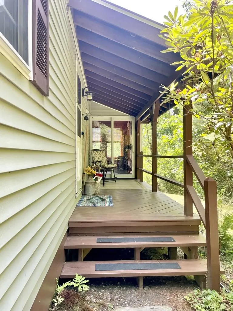 27 Meadow Lark Lane Lincolnville ME 04849