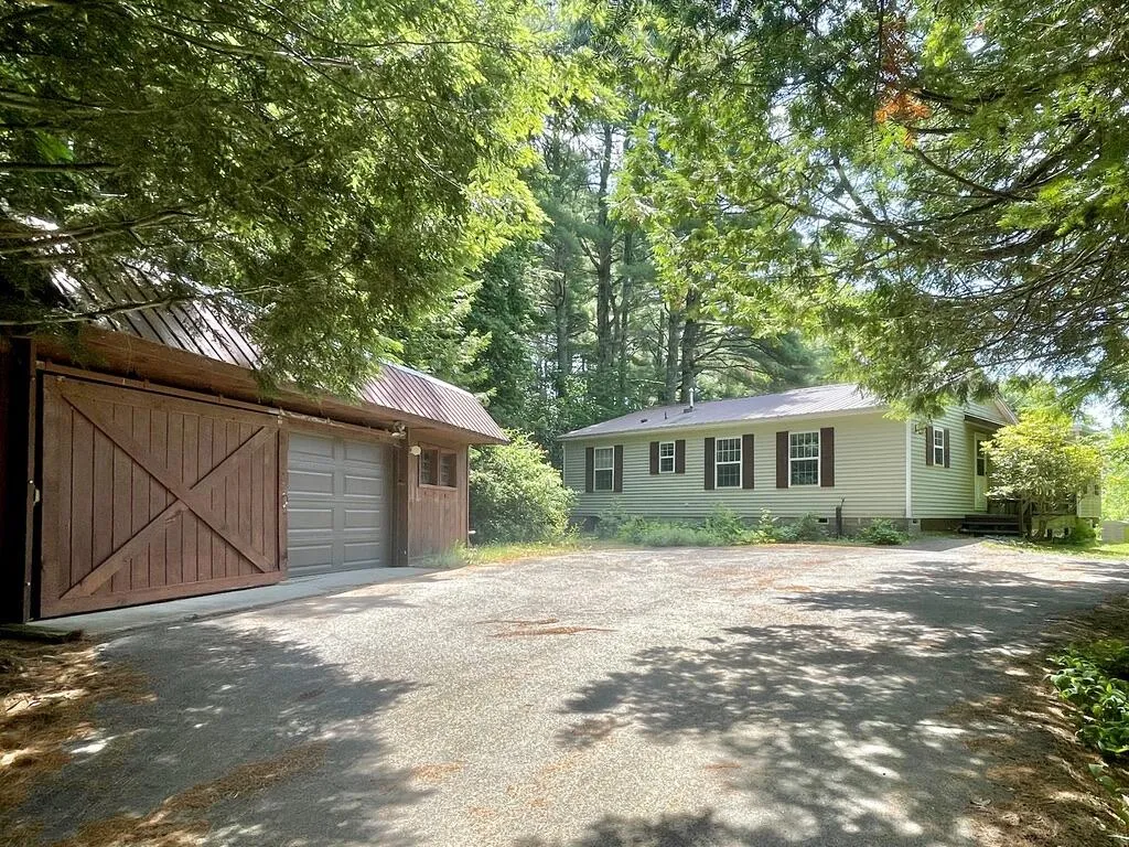 27 Meadow Lark Lane Lincolnville ME 04849