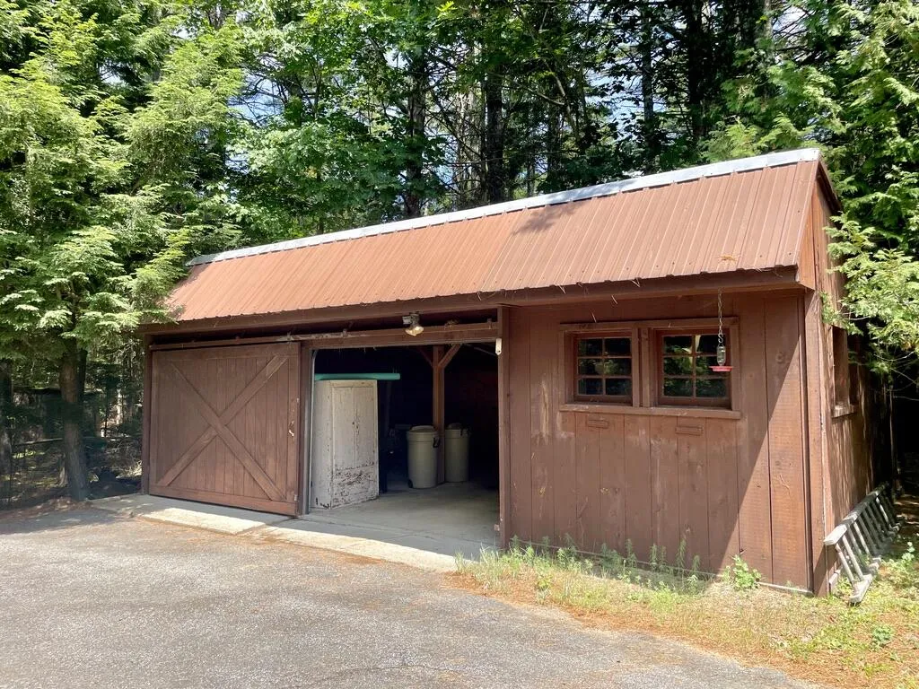 27 Meadow Lark Lane Lincolnville ME 04849