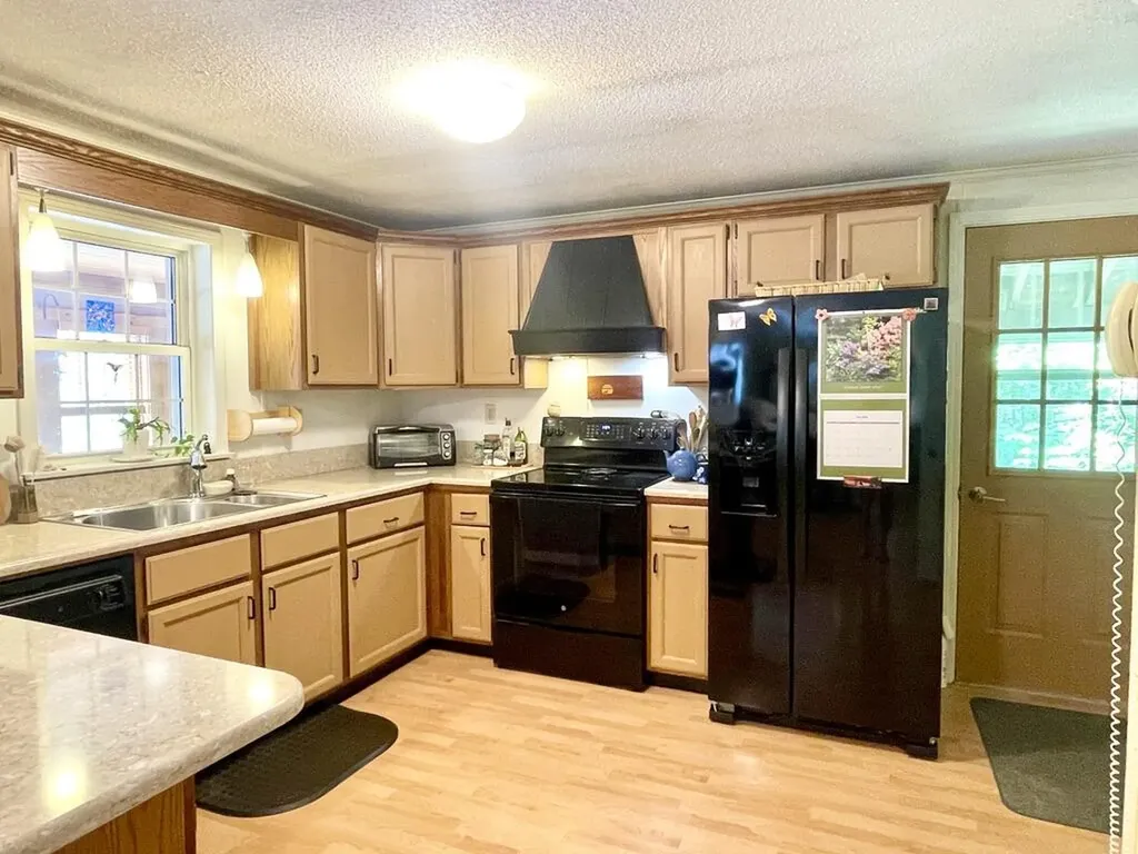 27 Meadow Lark Lane Lincolnville ME 04849