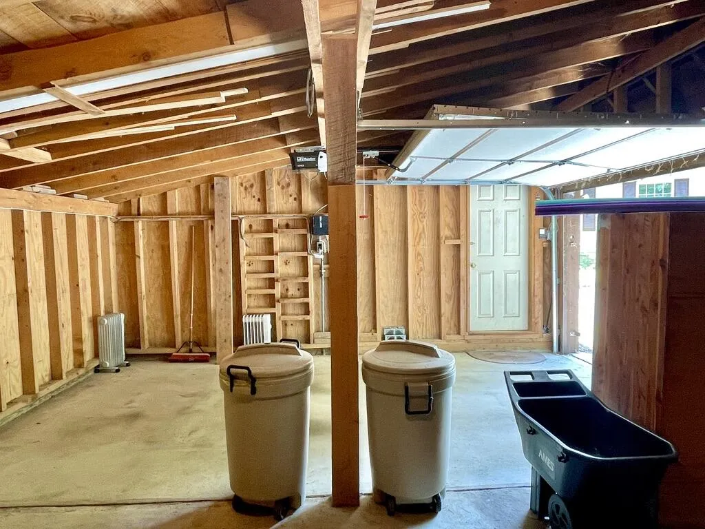 27 Meadow Lark Lane Lincolnville ME 04849