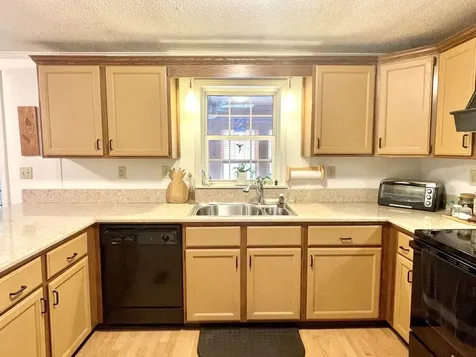 27 Meadow Lark Lane Lincolnville ME 04849