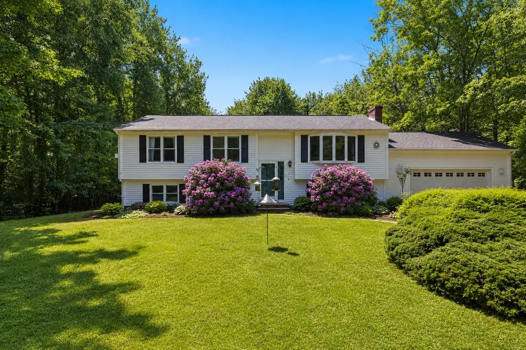 4 Jesse Circle Sanford ME 04073