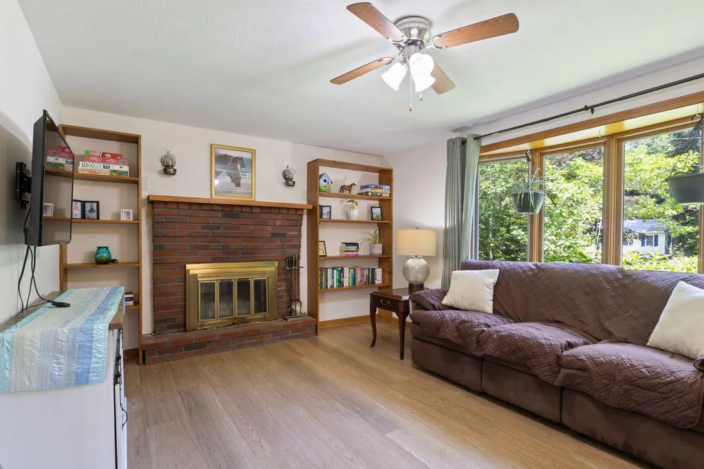 4 Jesse Circle Sanford ME 04073