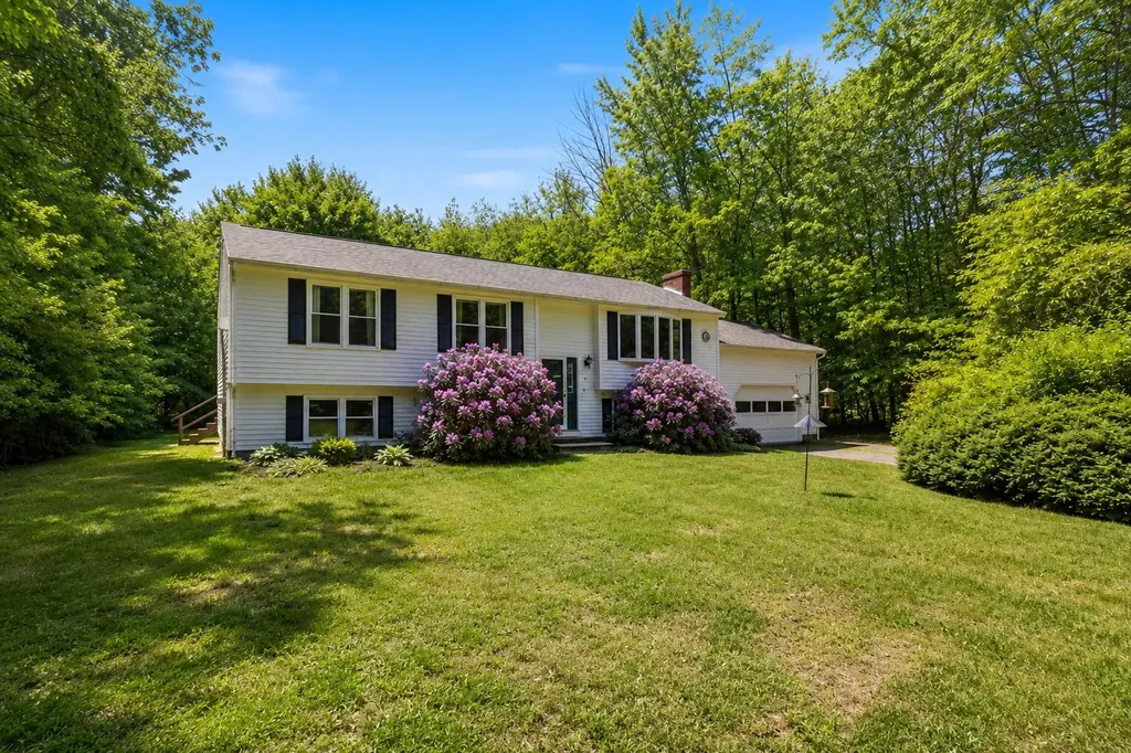 4 Jesse Circle Sanford ME 04073