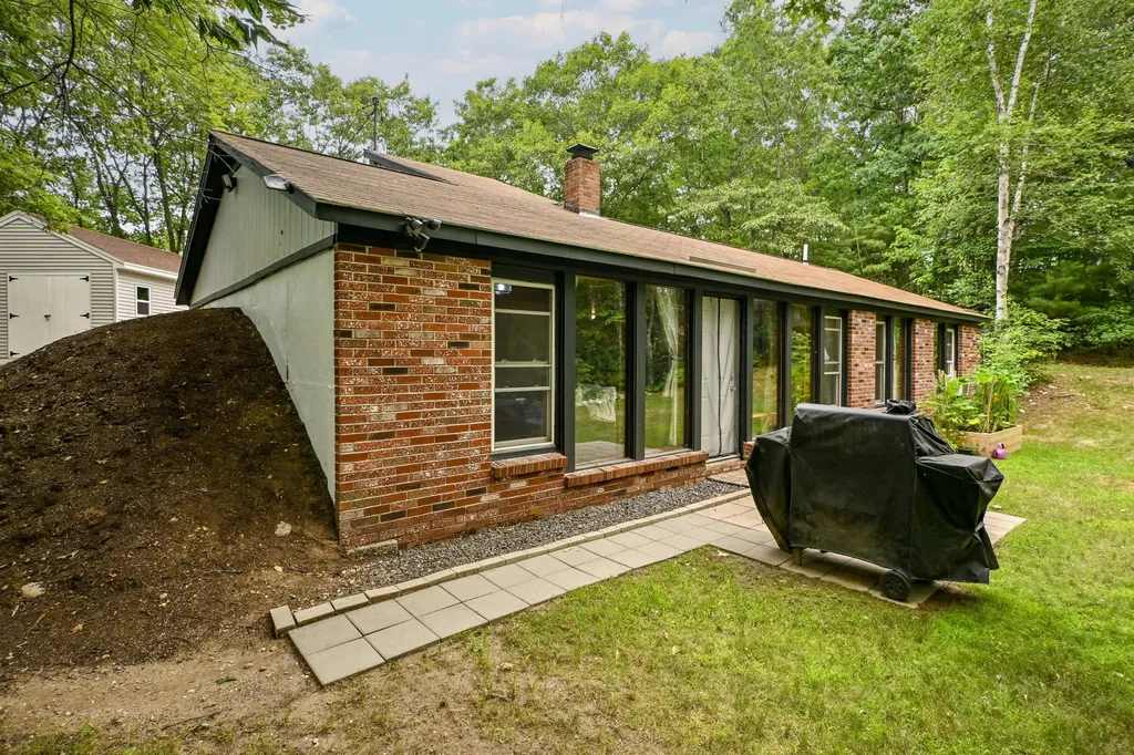10 Sky Lane Waterboro ME 04061