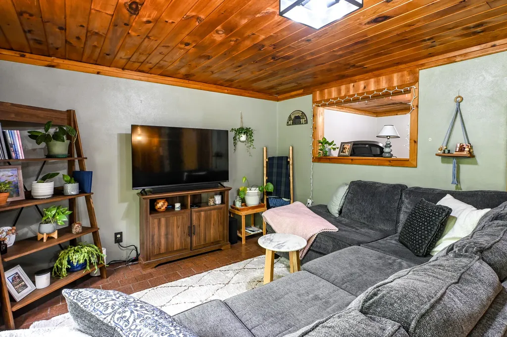 10 Sky Lane Waterboro ME 04061