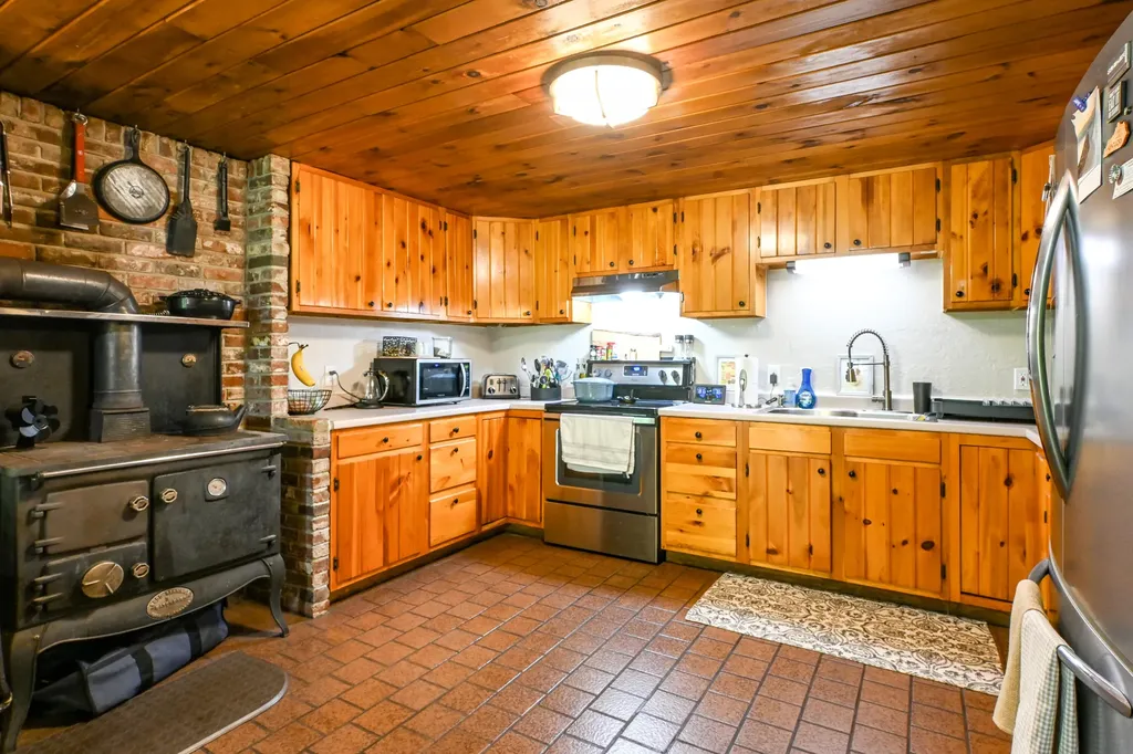10 Sky Lane Waterboro ME 04061