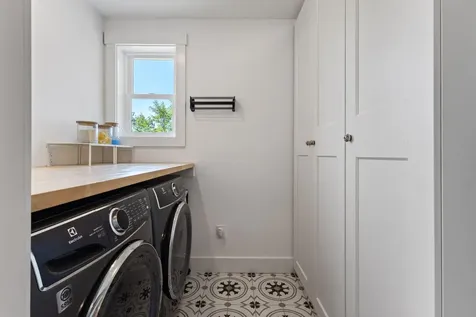 1 Beacon Drive Brunswick ME 04011