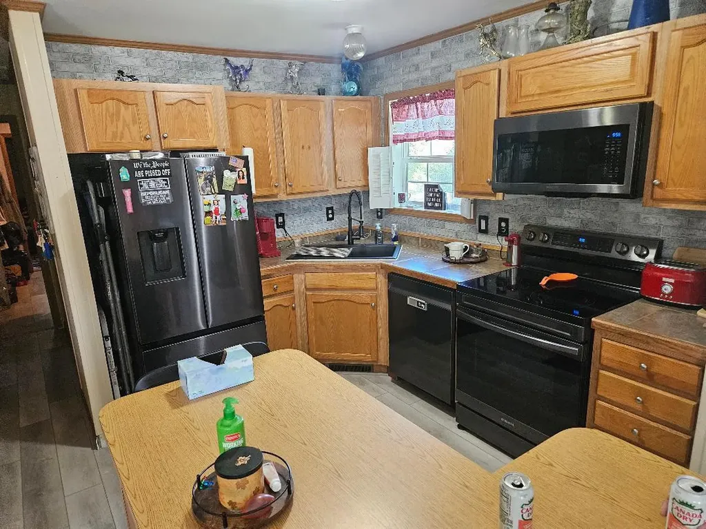 20 Clewleyville Road Eddington ME 04428