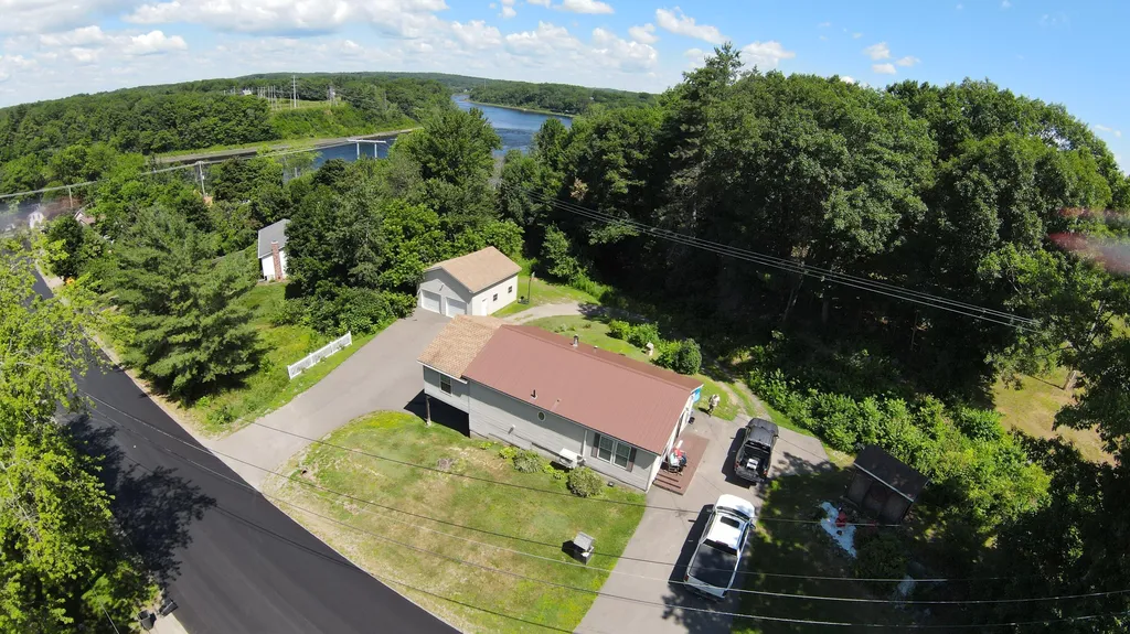 20 Clewleyville Road Eddington ME 04428