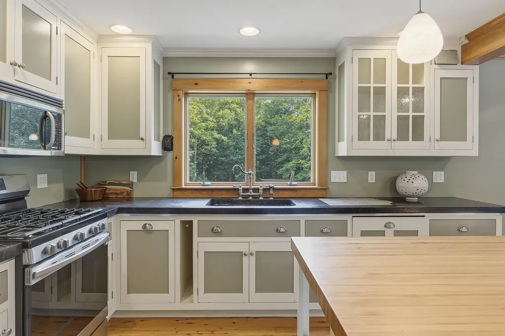 61 Abrams Lane Poland ME 04274