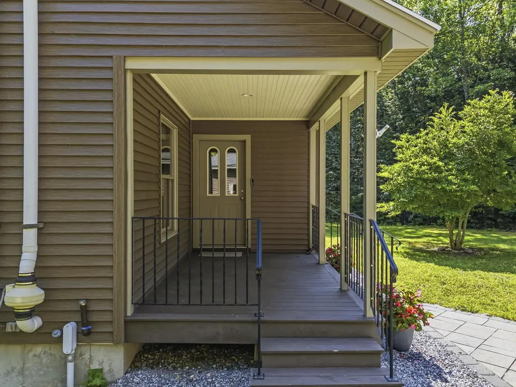 61 Abrams Lane Poland ME 04274