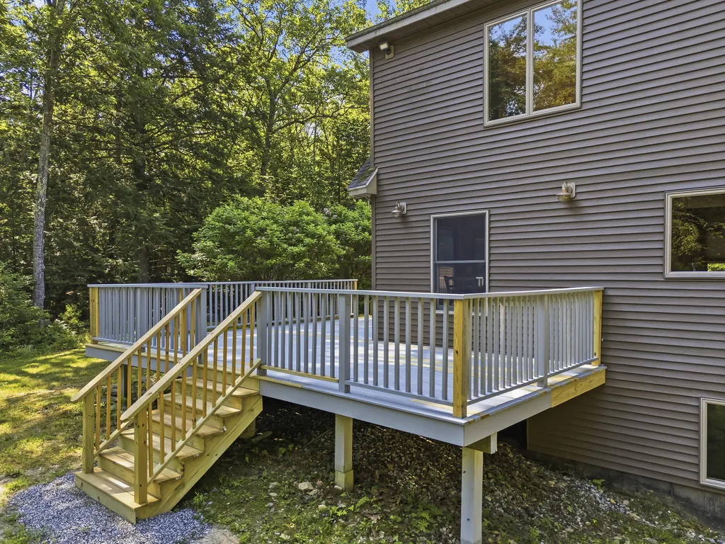 61 Abrams Lane Poland ME 04274