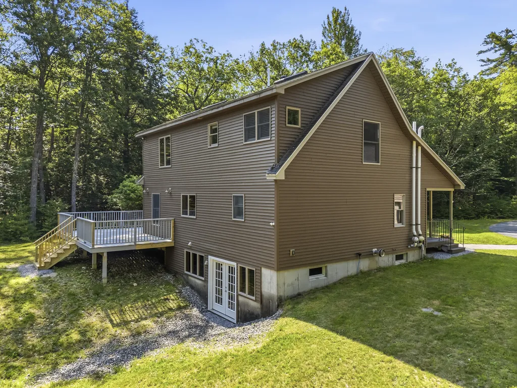 61 Abrams Lane Poland ME 04274