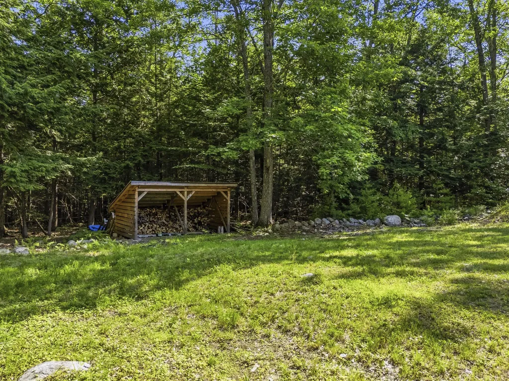 61 Abrams Lane Poland ME 04274