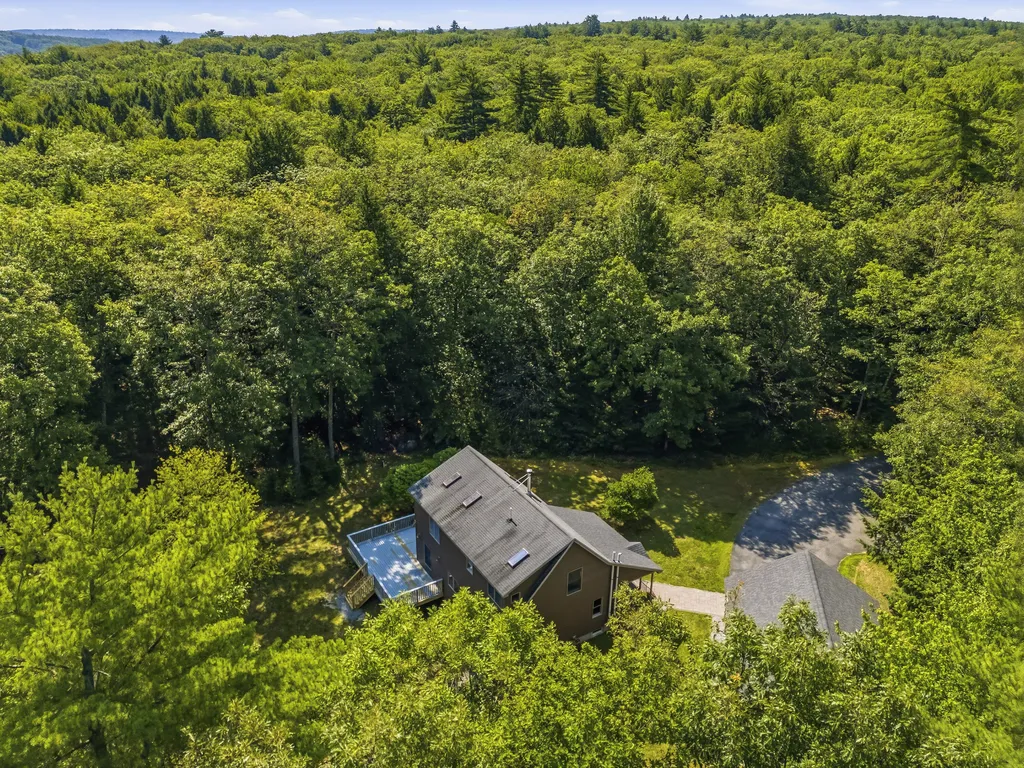 61 Abrams Lane Poland ME 04274