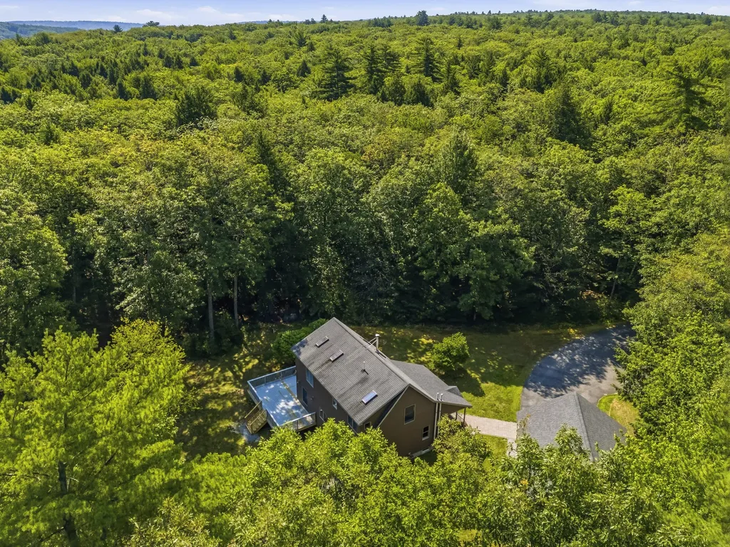 61 Abrams Lane Poland ME 04274