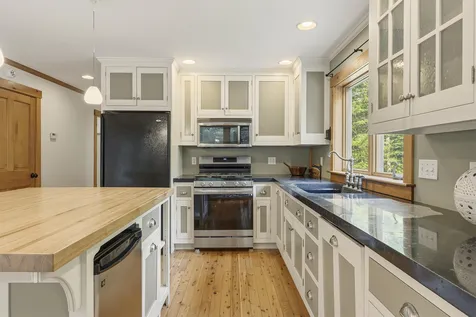 61 Abrams Lane Poland ME 04274