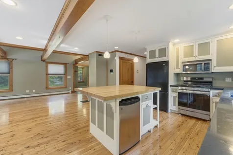 61 Abrams Lane Poland ME 04274