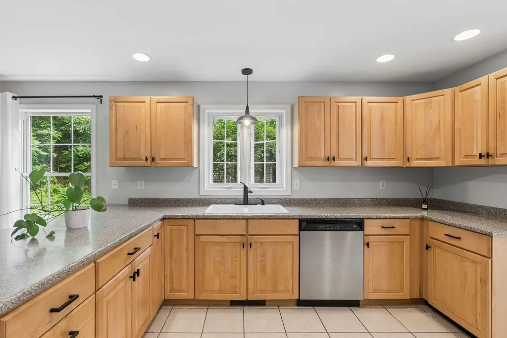 16 Woodside Drive Gorham ME 04038