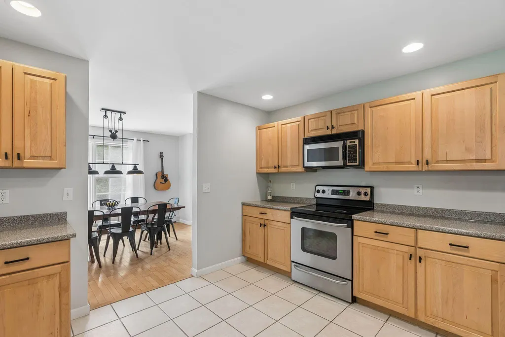 16 Woodside Drive Gorham ME 04038