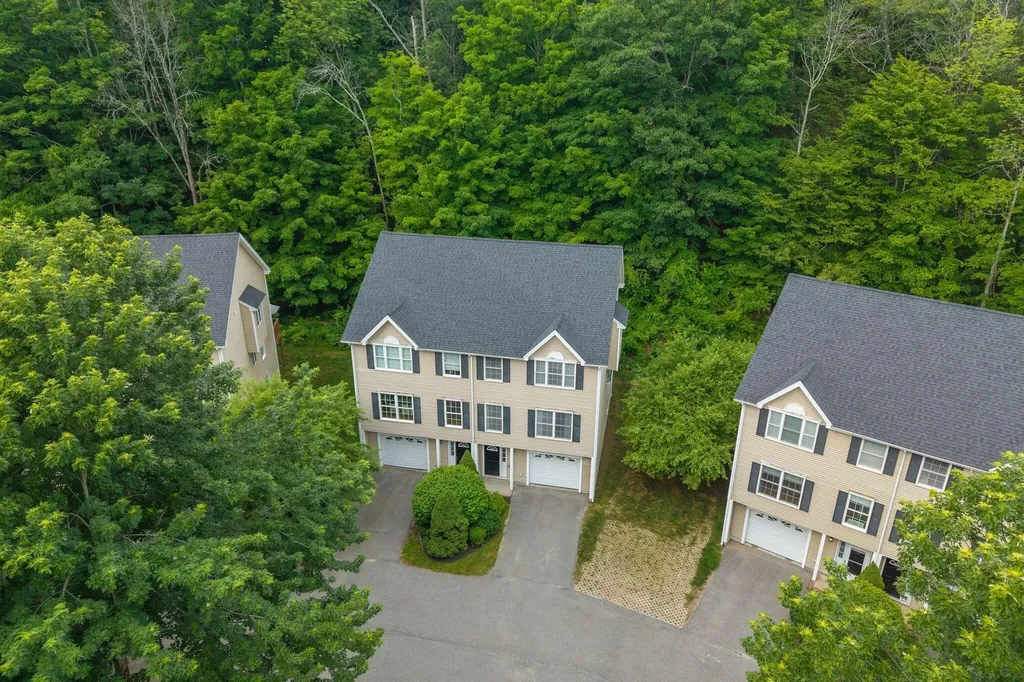 16 Woodside Drive Gorham ME 04038