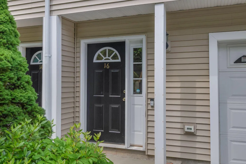 16 Woodside Drive Gorham ME 04038