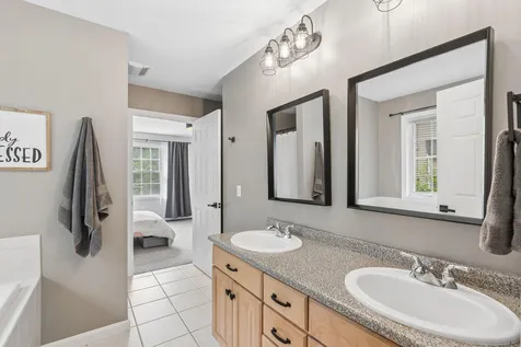 16 Woodside Drive Gorham ME 04038