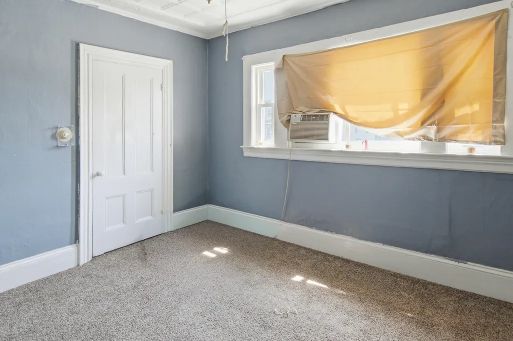 82 Hampshire Street Auburn ME 04210