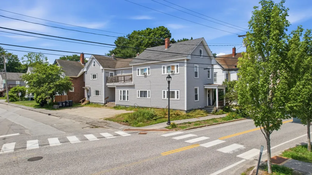 82 Hampshire Street Auburn ME 04210