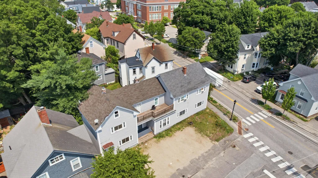 82 Hampshire Street Auburn ME 04210