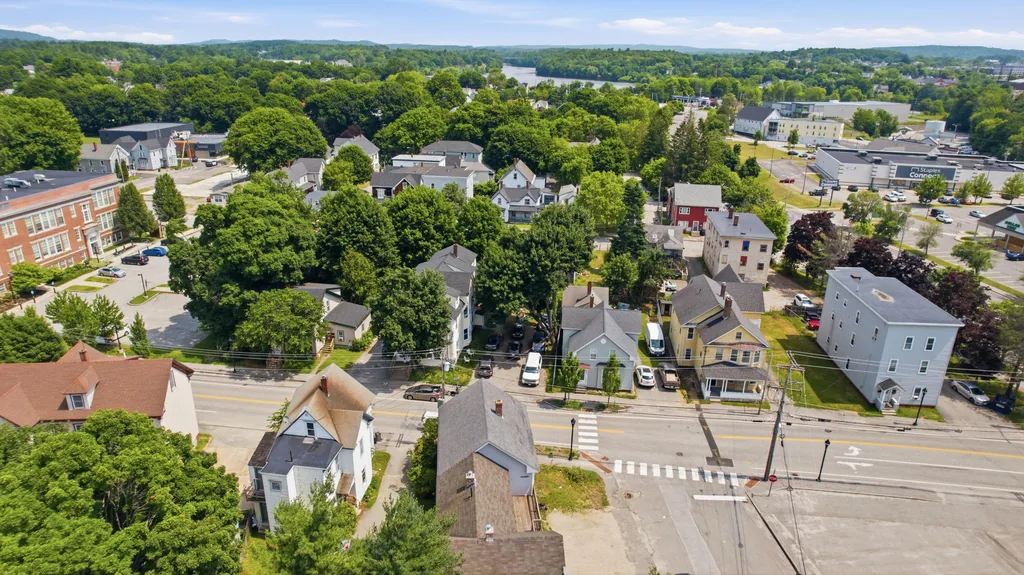 82 Hampshire Street Auburn ME 04210