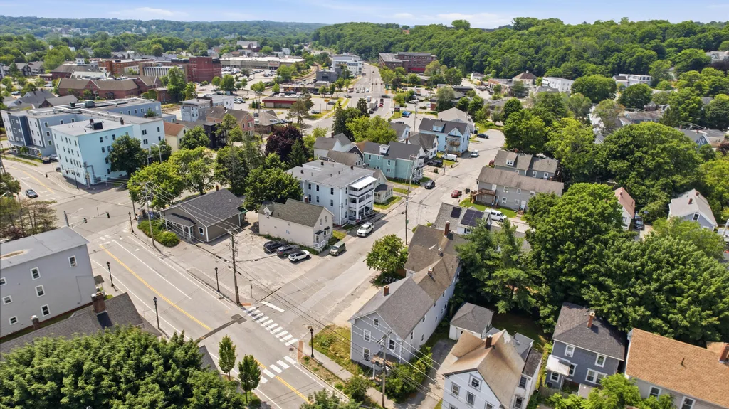 82 Hampshire Street Auburn ME 04210