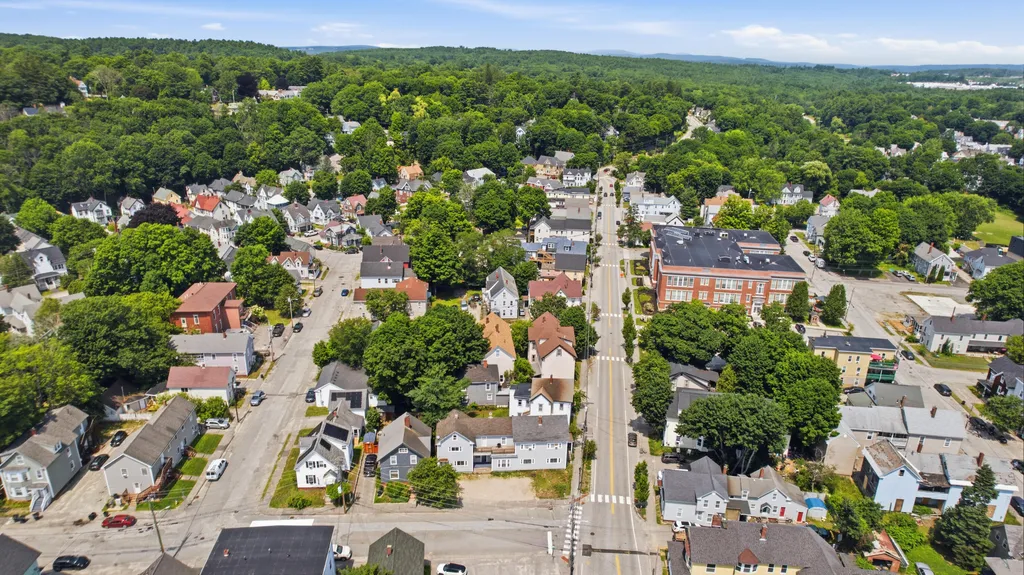 82 Hampshire Street Auburn ME 04210