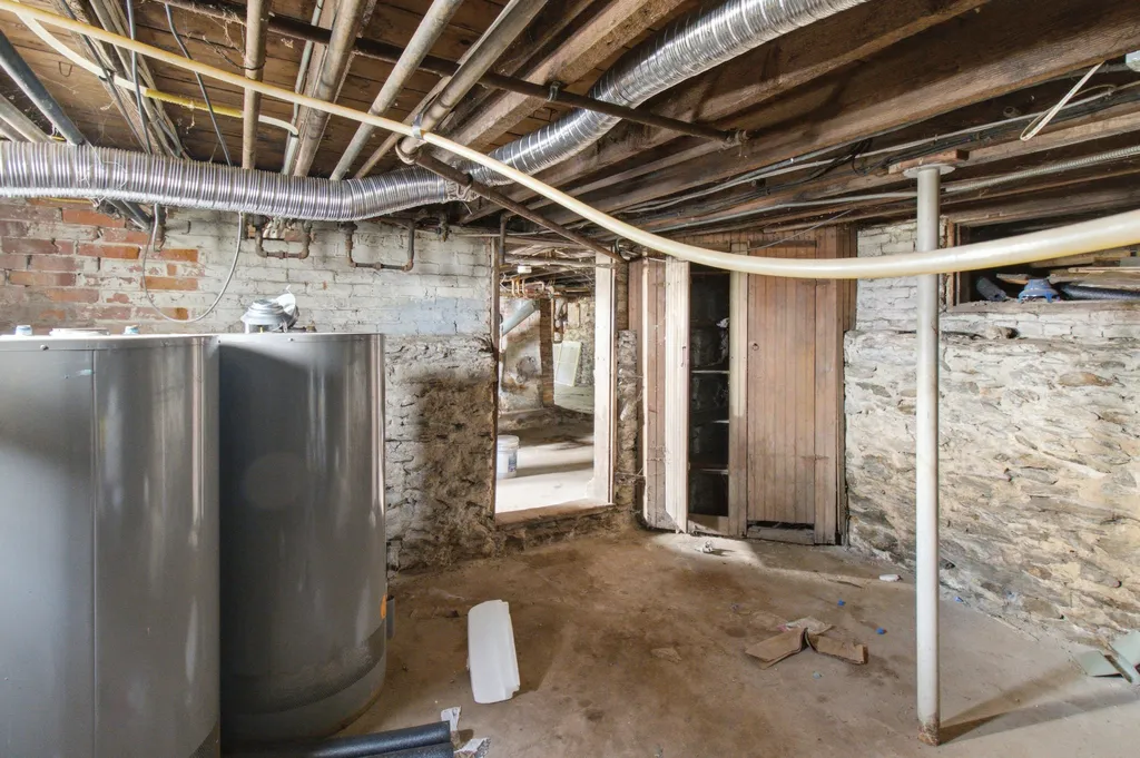 82 Hampshire Street Auburn ME 04210