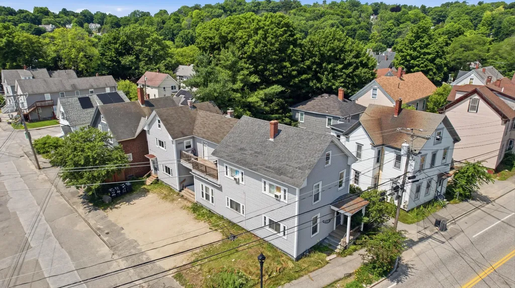 82 Hampshire Street Auburn ME 04210