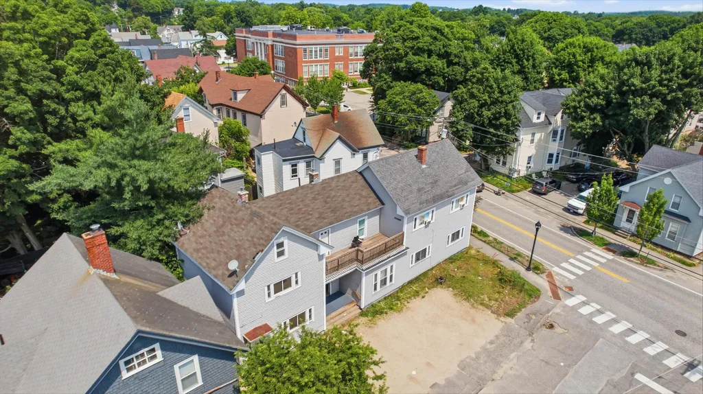 82 Hampshire Street Auburn ME 04210