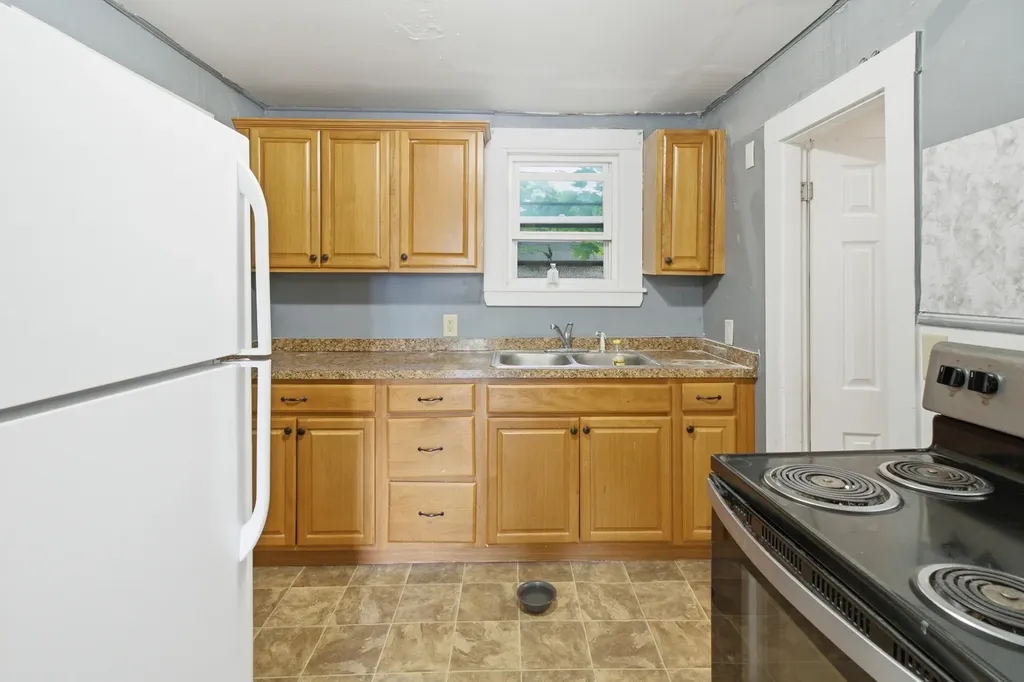 82 Hampshire Street Auburn ME 04210
