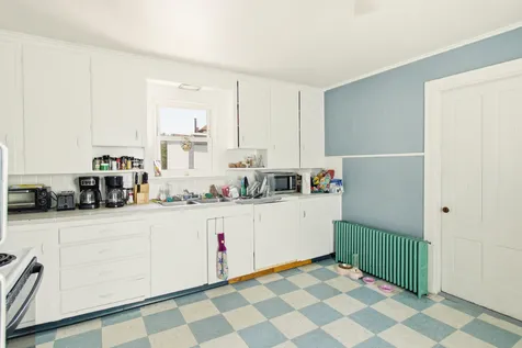 82 Hampshire Street Auburn ME 04210