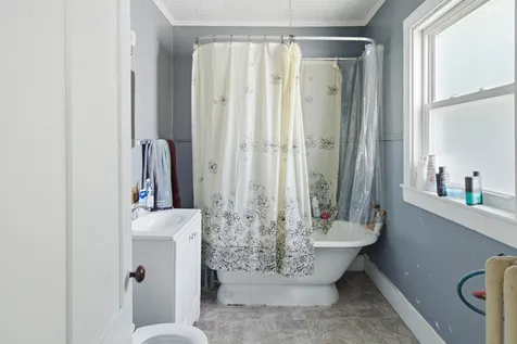 82 Hampshire Street Auburn ME 04210