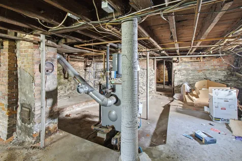 82 Hampshire Street Auburn ME 04210